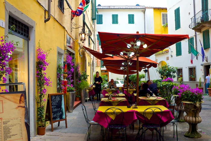 Outdoor restaurants in Lucca
