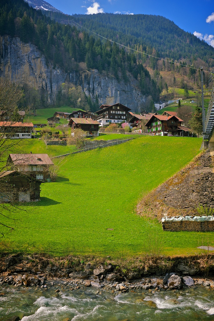 Uphill view of the main part of town. You can see the cable car to Winteregg-Mürren.