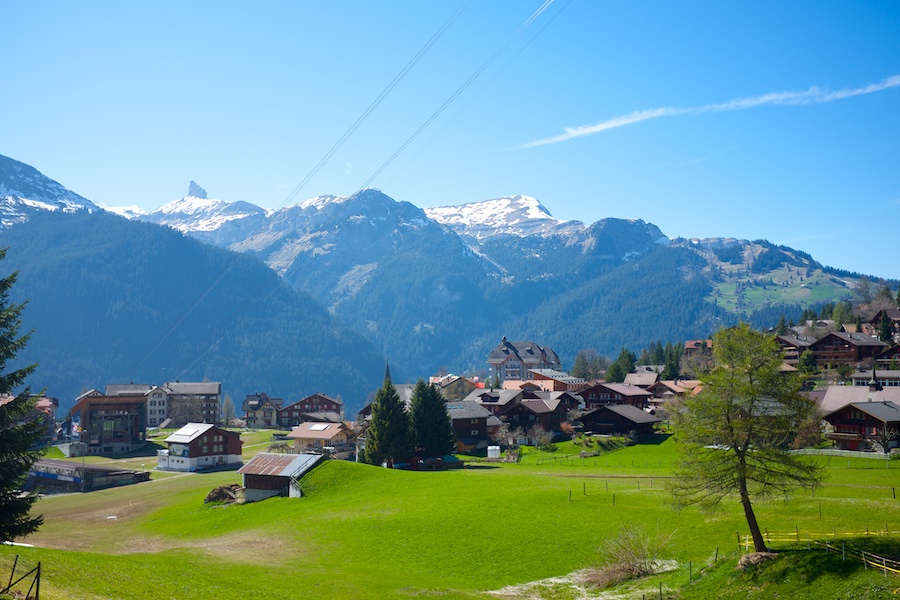 Big open field. You can see the gondola lift to Männlichen.